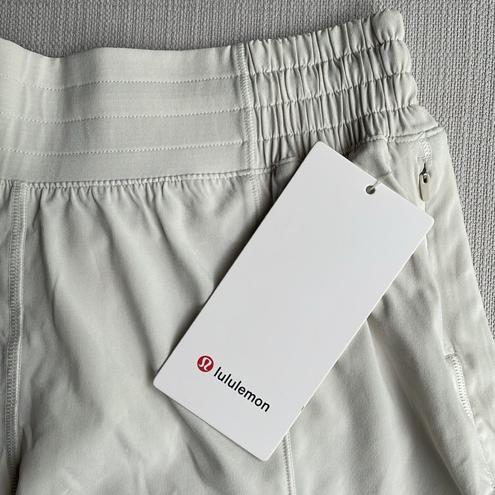 Lululemon hotty hot high rise short 4” lined - bone - size 6 - Picture 5 of 16